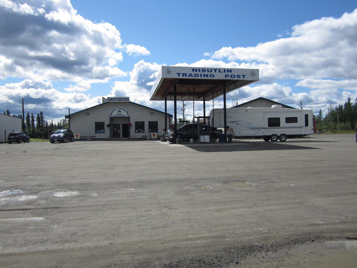 Teslin Nisutlin Trading Post Motel מראה חיצוני תמונה