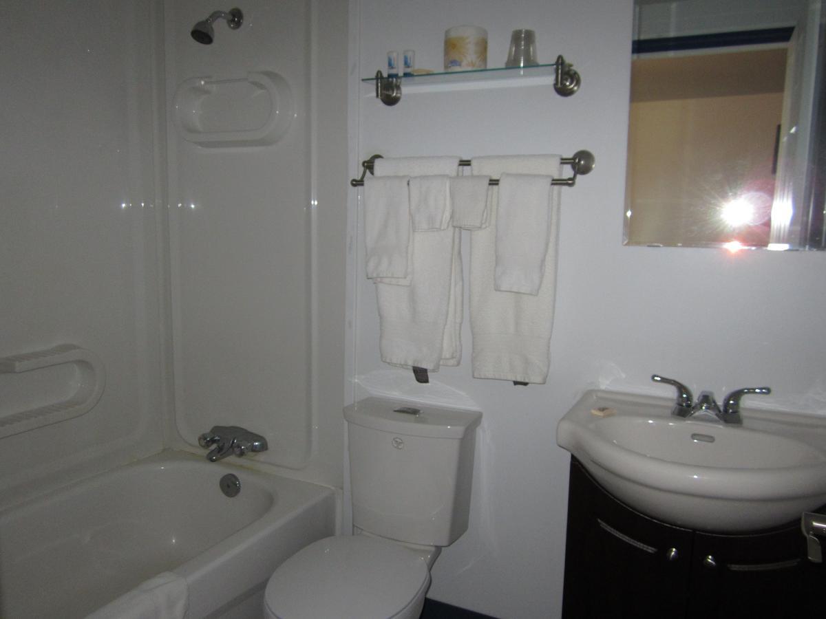 Teslin Nisutlin Trading Post Motel חדר תמונה